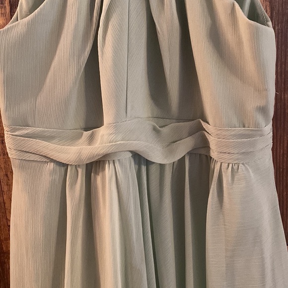 David’s Bridal style #F15600 Meadow green dress size 4 - Picture 3 of 5